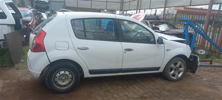 RENAULT SANDERO 1 1.6 8V ( STRIPPING FOR SPARES) 