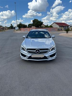 Mercedes Benz CLA 200