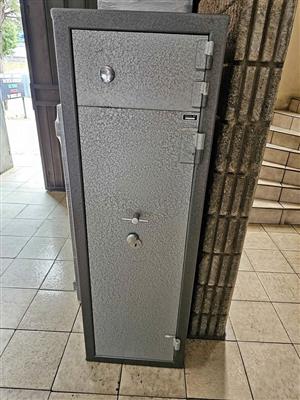 Safe for sale !