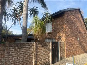 Townhouse For Sale in Van Riebeeck Park