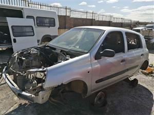 Clio mk2 Stripping for spares
