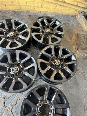 Toyota Legend RS (WITH CENTER CAPS)