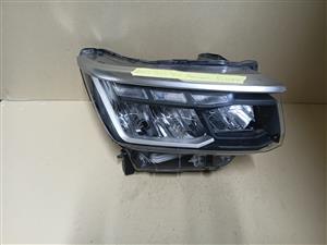 2022-2025 VW AMAROK RIGHT SIDE HEADLIGHT FOR SALE