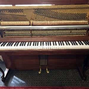 Knight piano in good condition with delivery included in Gauteng 