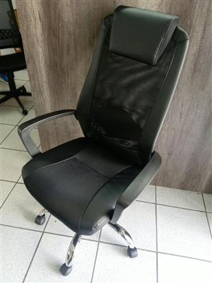 Mesh High back and vinyl arm chair 