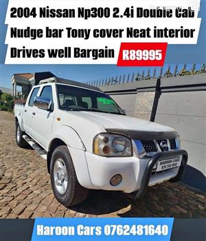  2004 Nissan Np300 Double Cab Tony cover Neat interior