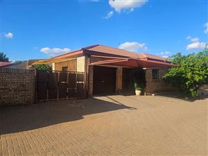 Townhouse For Sale in Rhodesdene