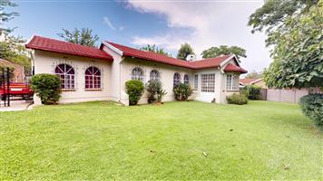 Charming Family Home in Farrarmere - Solid as a Rock