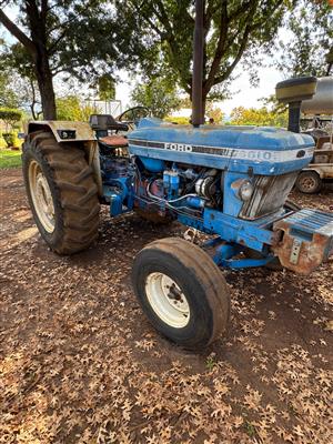Ford 6610 for sale. Year and hours unknown. PTO an lift works 100%. In daily use
