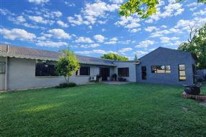 House For Sale in Universitas