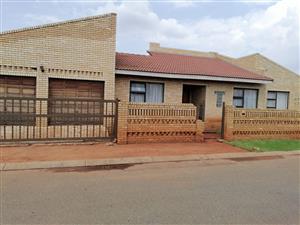 House For Sale in Spruit View