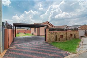 A Warm and Spacious Family Home in Fleurhof Ext 23