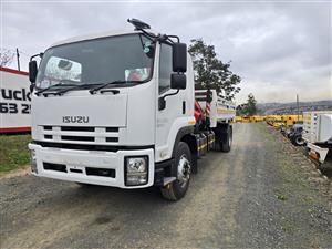T919- 2016- ISUZU FTR850 DROPSIDE BODY + CRANE TRUCK