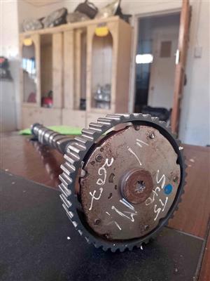 VOLVO S40 T5 2007 CAMSHAFT WITH TIMING GEAR FOR SALE DELIVERY AVAILABLE COUNTRY WIDE