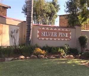 Townhouse Rental Monthly in Heuwelsig Estate