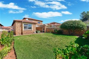 Townhouse For Sale in Weltevreden Park