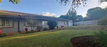 Beautiful 3-bedroom home with a lovely garden for sale in a quiet neighborhood