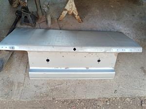 Toyota madanuza bootlid