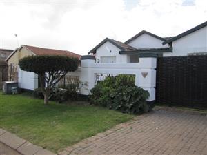 SPACIOUS 3-BEDROOM FAMILY HOME IN KAGISO!