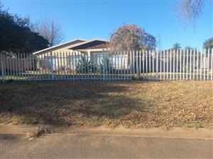Charming and Spacious Family Home in the Heart of Rensburg, Heidelberg