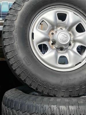 Toyota Hilux 16 Steel Rims (WITH USED TYRES)