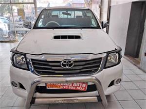 2014 MODEL TOYOTA HILUX 3.0 D4D EXTRA CAB WHITE COLOUR HIGH RAIDER BAKKIE MANUAL TRANSMISSION DIESEL