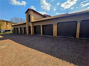 Townhouse For Sale in New Redruth