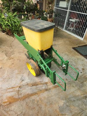 3 JD 7200/1750 planter karretjies.