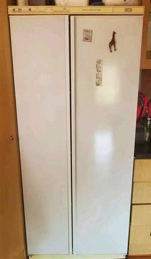Doubble door fridge and freezer