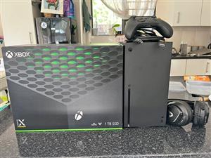 Xbox Series X 1TB SSD + Headset + Original Box + Receipt