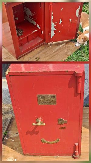 Used Safes need new locks make an OFFER Jhb SouthGideon Collect only