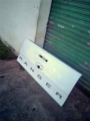 Very Neat Ford Ranger T7/T6 Tailgate