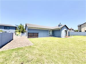 Spacious Pet Friendly Garden, Kitchen & much much more