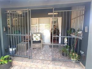 Charming Two-Bedroom Garden Cottage with Private Entrance