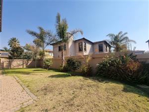 STunning Double-Story Home in Sonneveld Estate
