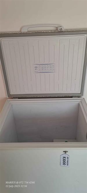 Defy 210 liter deep freezer