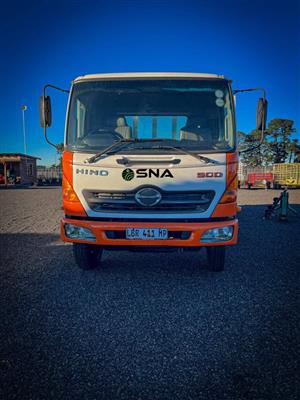 Hino 500 Truck