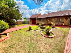 Spacious Entertainer’s Family Home with Pool & Exceptional Parking