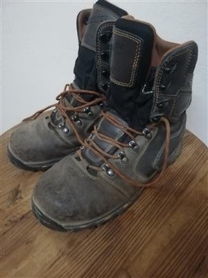 Safety boots