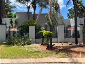 The highest offer will be considered - Corner stand 4 Bedroom Family House in Bendor