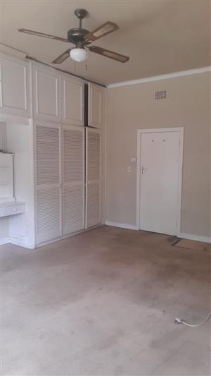 Spacious bedroom to rent in Highlands North