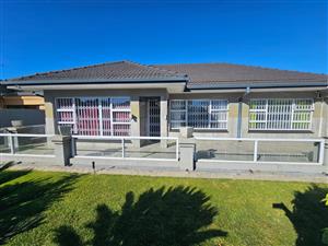 IMMACULATE FAMILY HOME FOR SALE IN ARCON PARK!