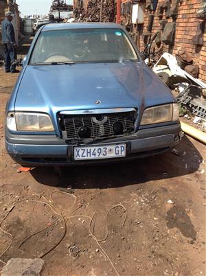 Stripping Mercedes-Benz C250 W202 1997 for Spares