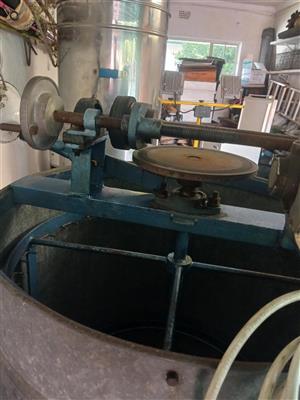 24 frame Honey extractor 