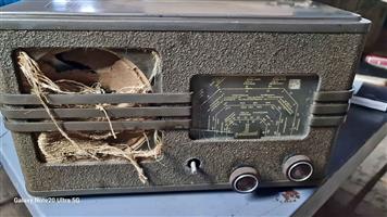 ANTIQUE RADIO