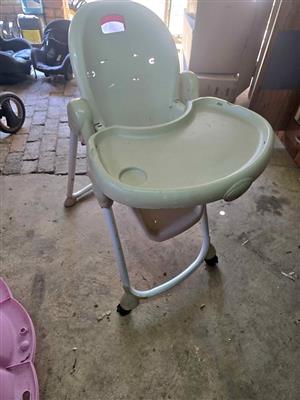 Chelino Eating Chair