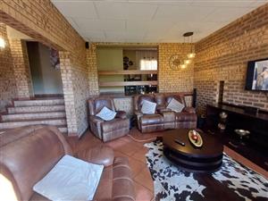House For Sale in Glenvista