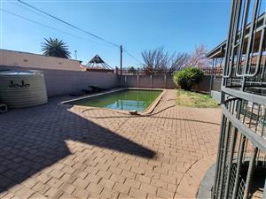 Spacious 4-Bedroom Family Home in CW 5