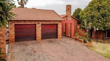 House For Sale in Alan Manor