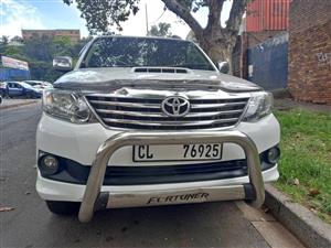 2011 Toyota Fortuner 3.0 D4D Diesel, Manual 4x4, White, 98000kms